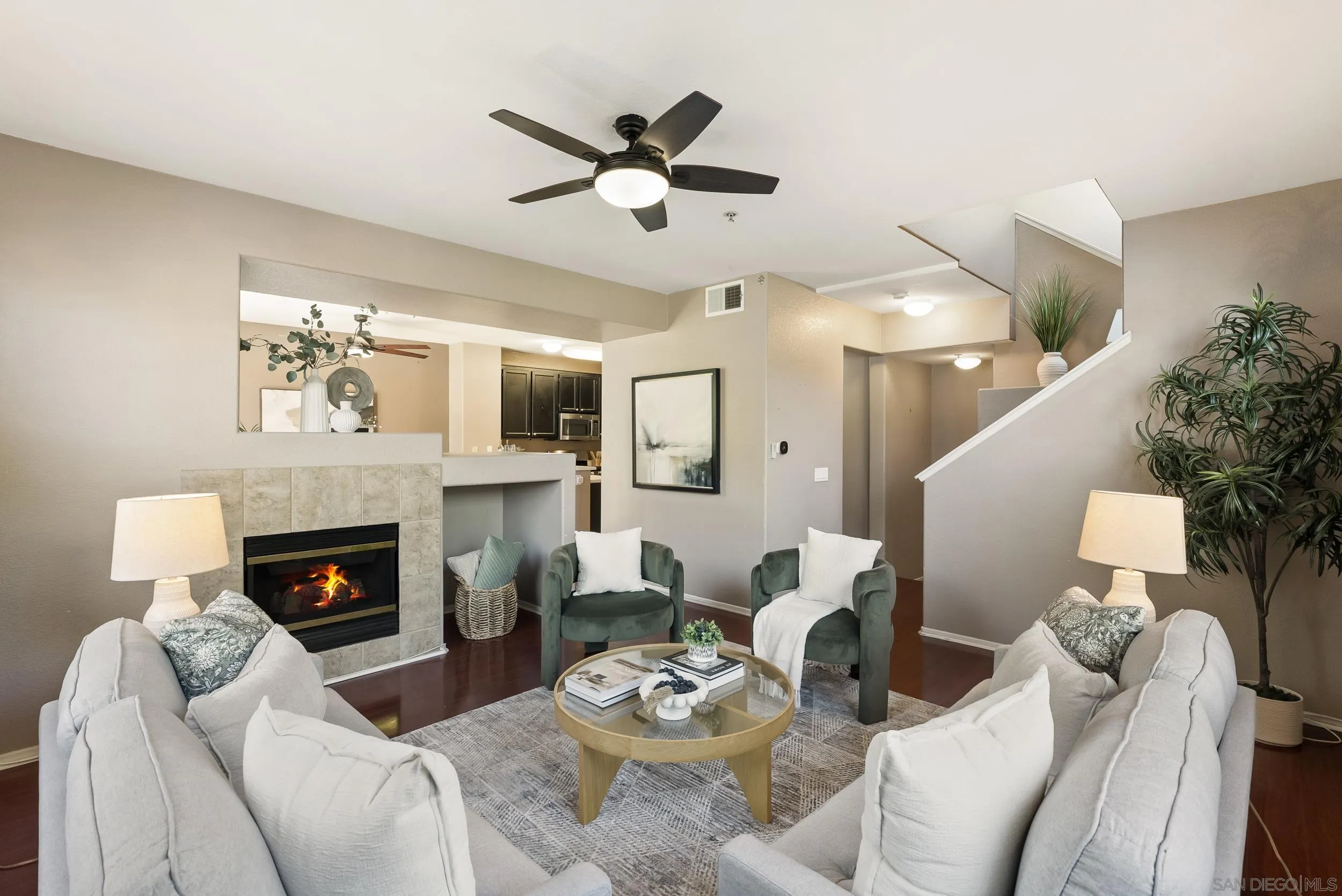 1562 Paseo Aurora