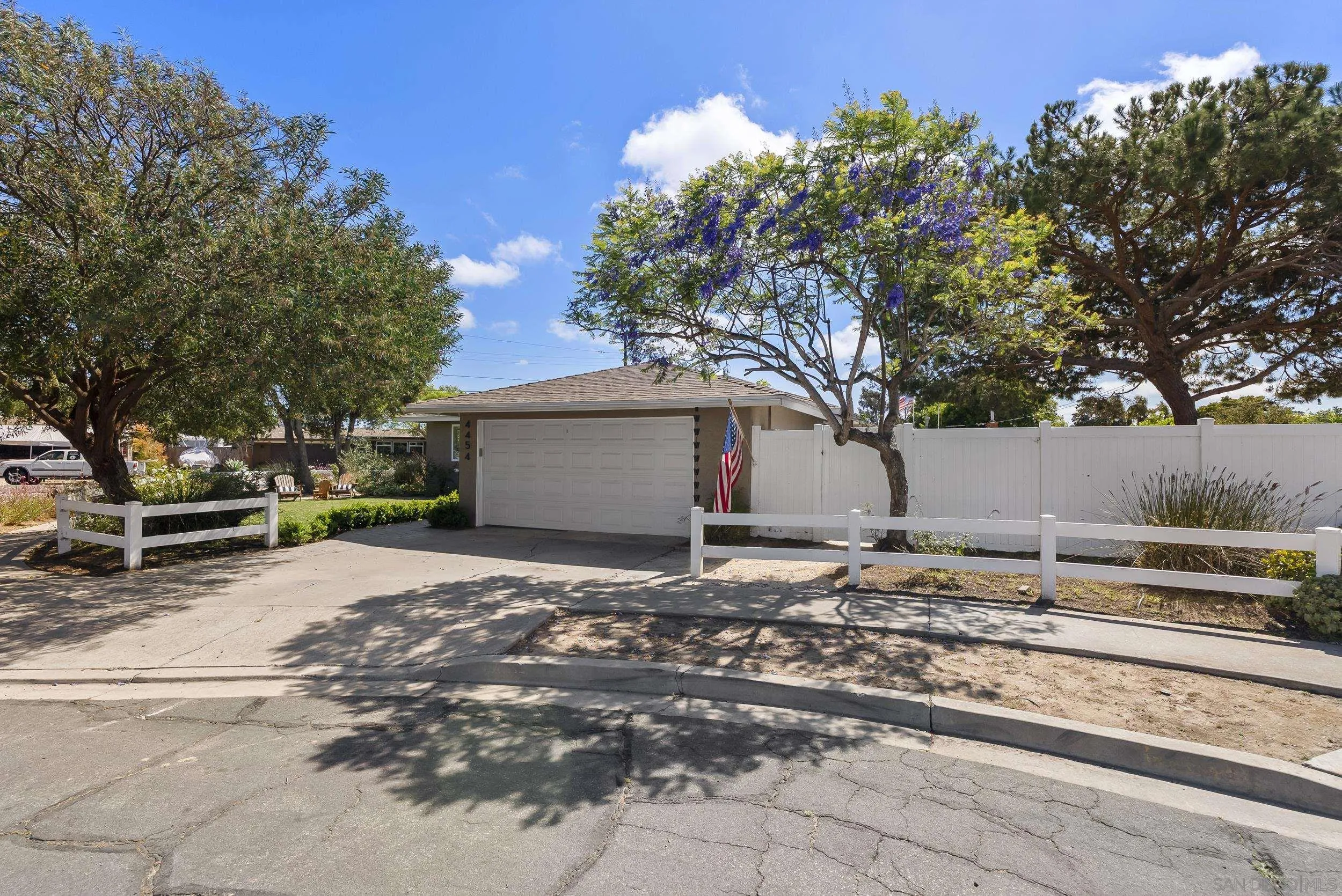 4454 Bertha Ct