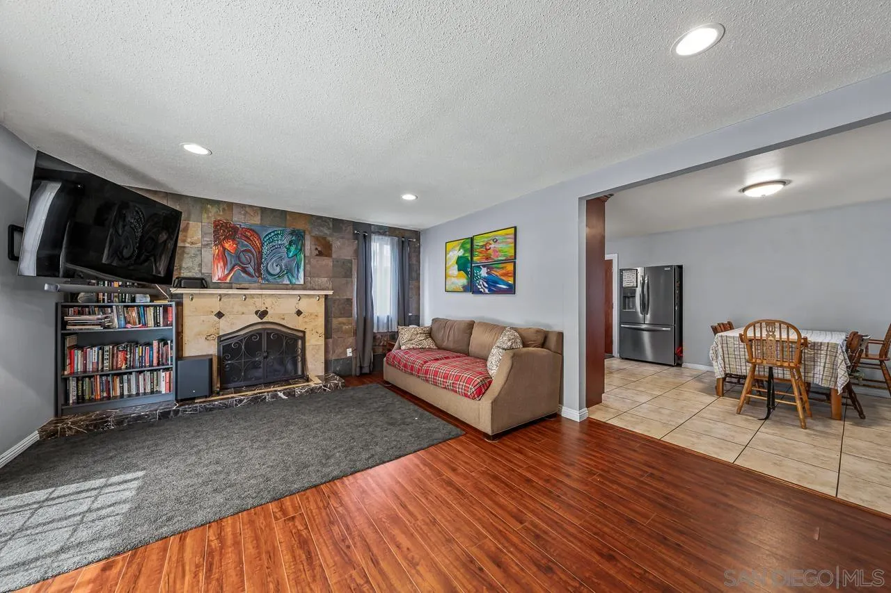 819 Brucker