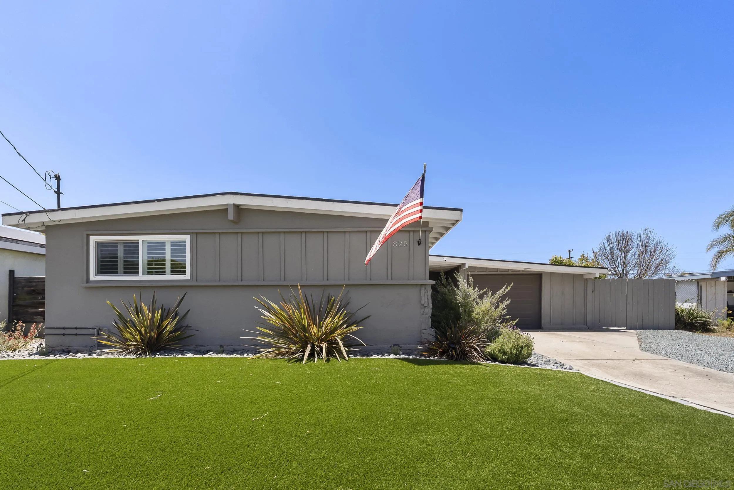 825 Hickory Ct