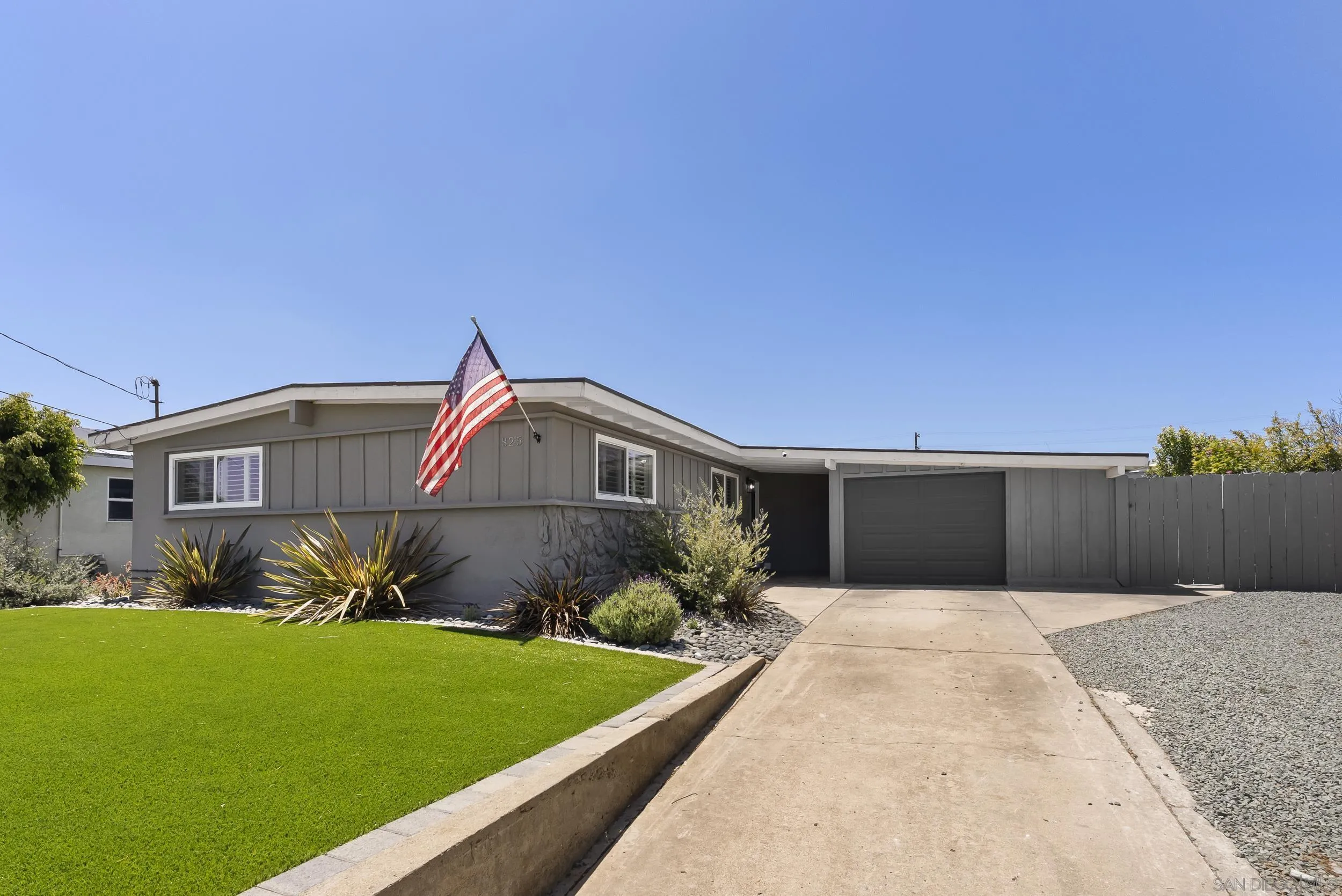 825 Hickory Ct