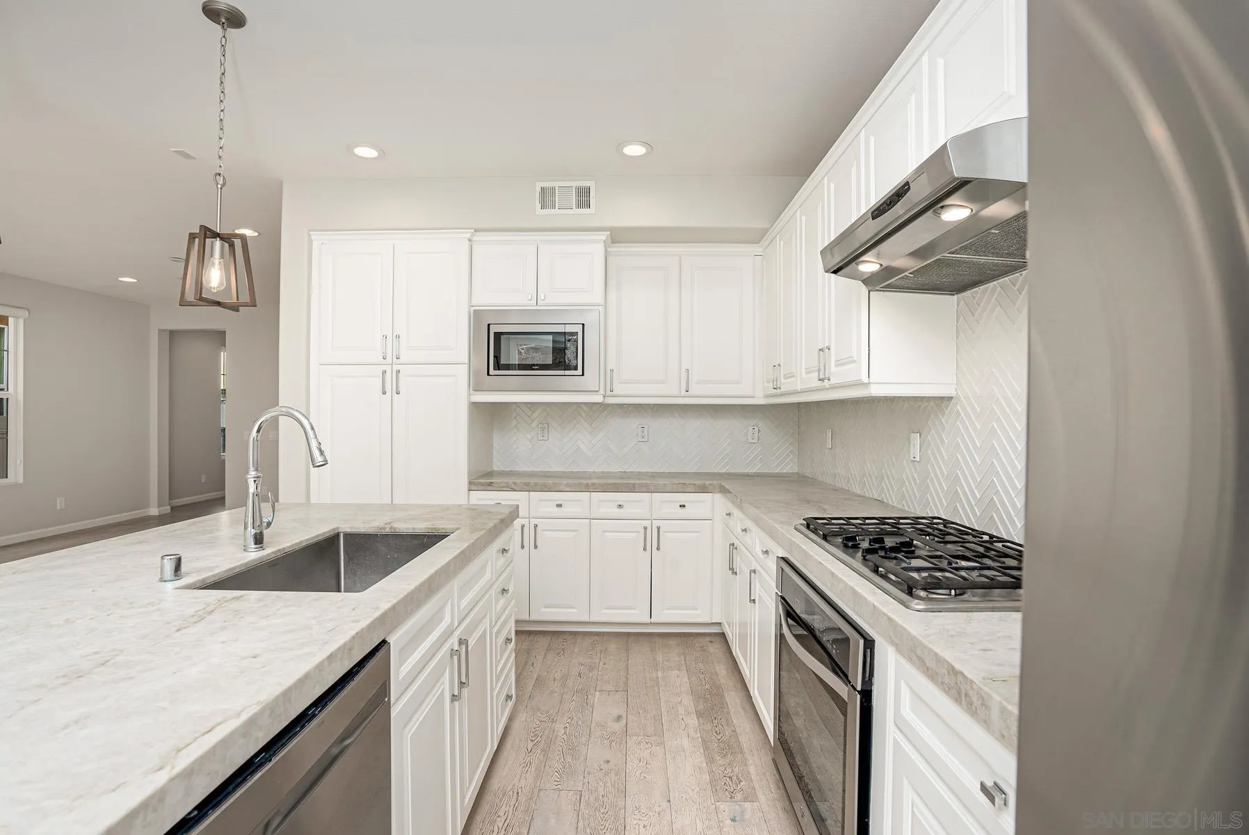 11355 Copperleaf