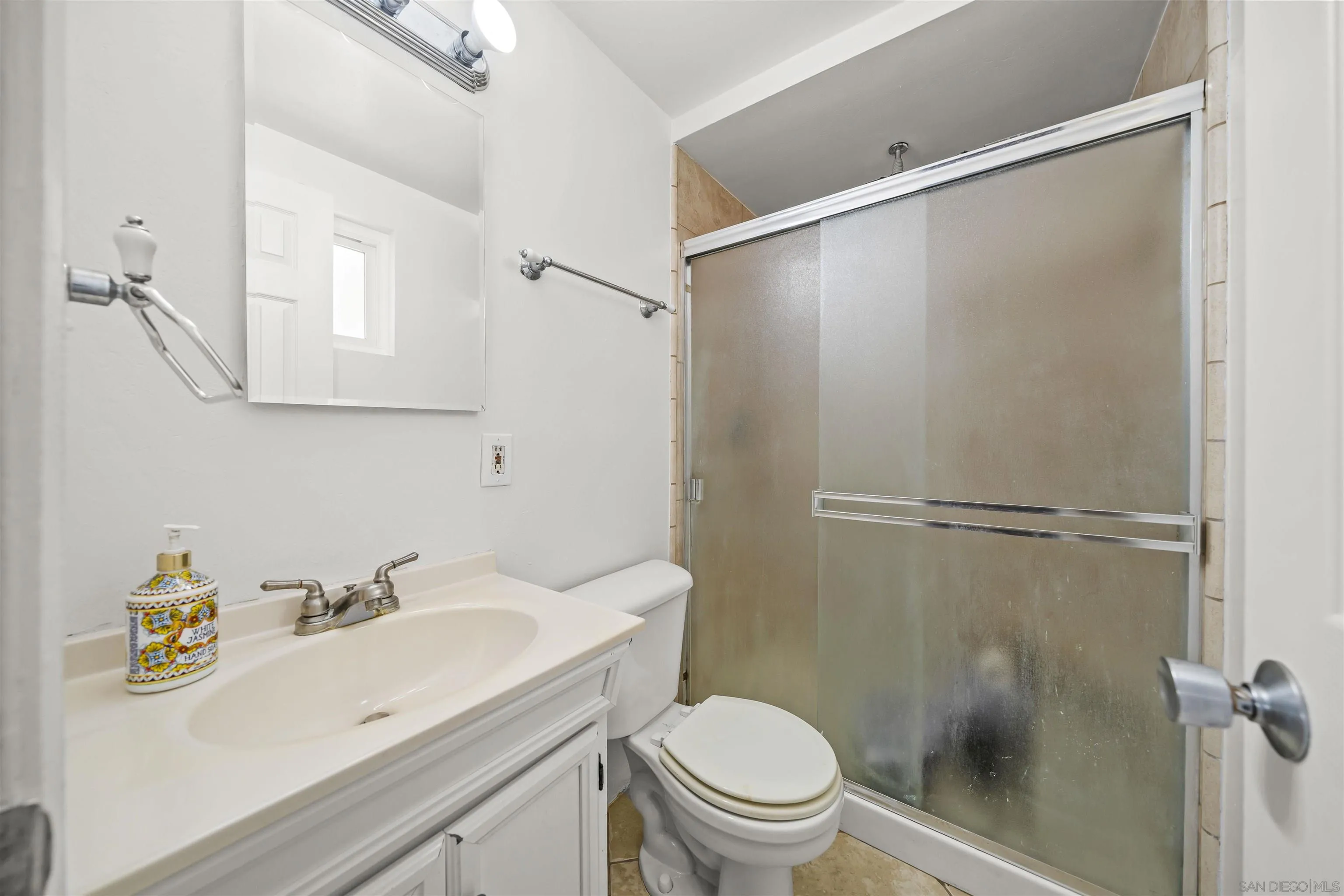 831 Hickory Ct.