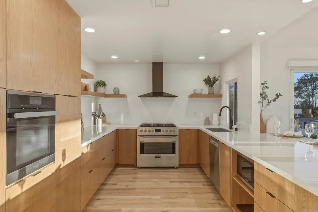 1712 Burgundy Road
