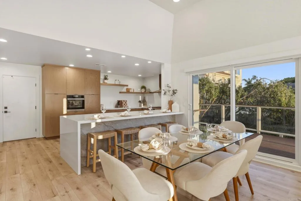 1712 Burgundy Road