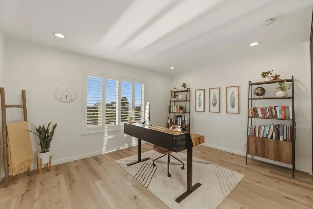 1712 Burgundy Road