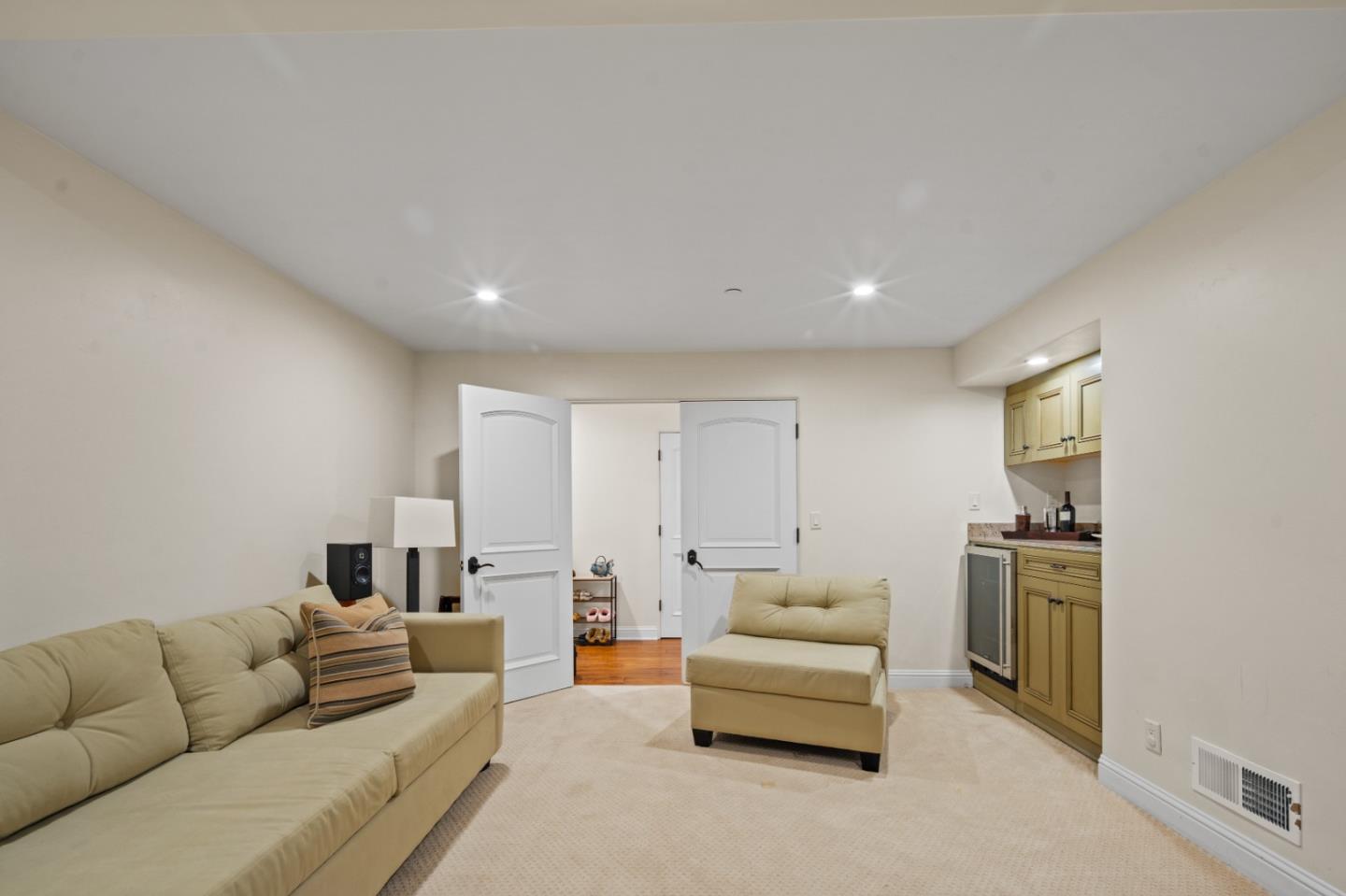 3057 Bird Rock RD
