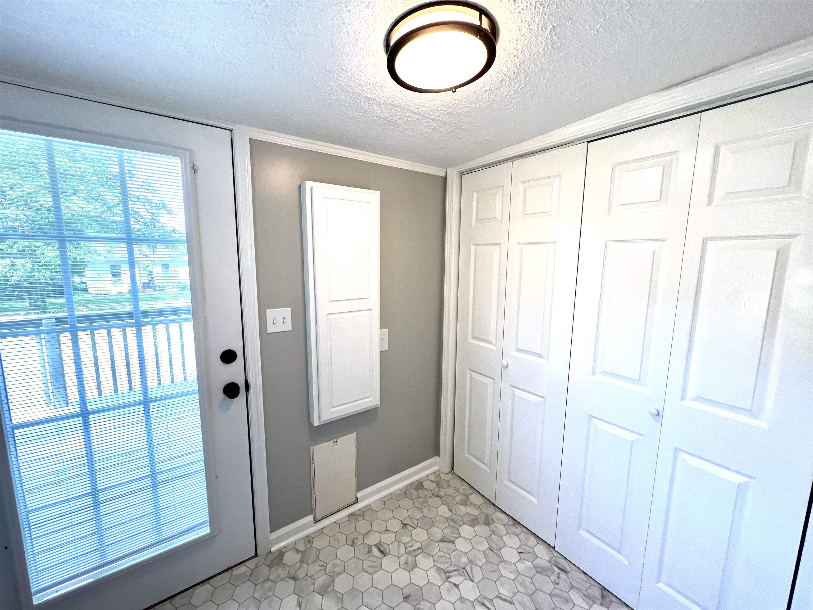 111 S Oakleaf Drive