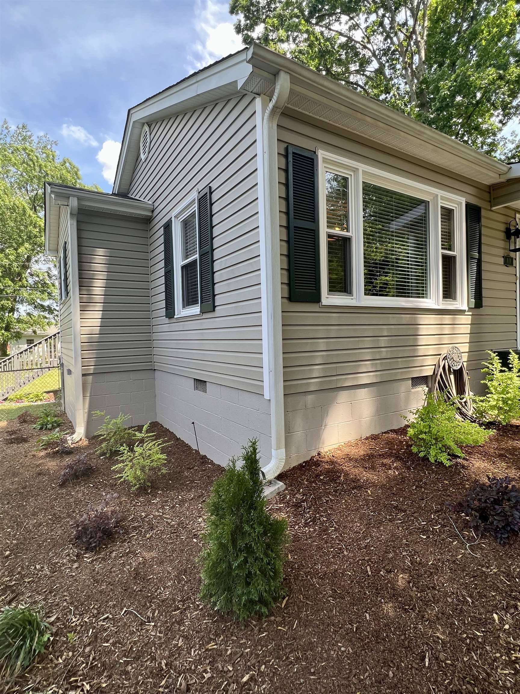 111 S Oakleaf Drive