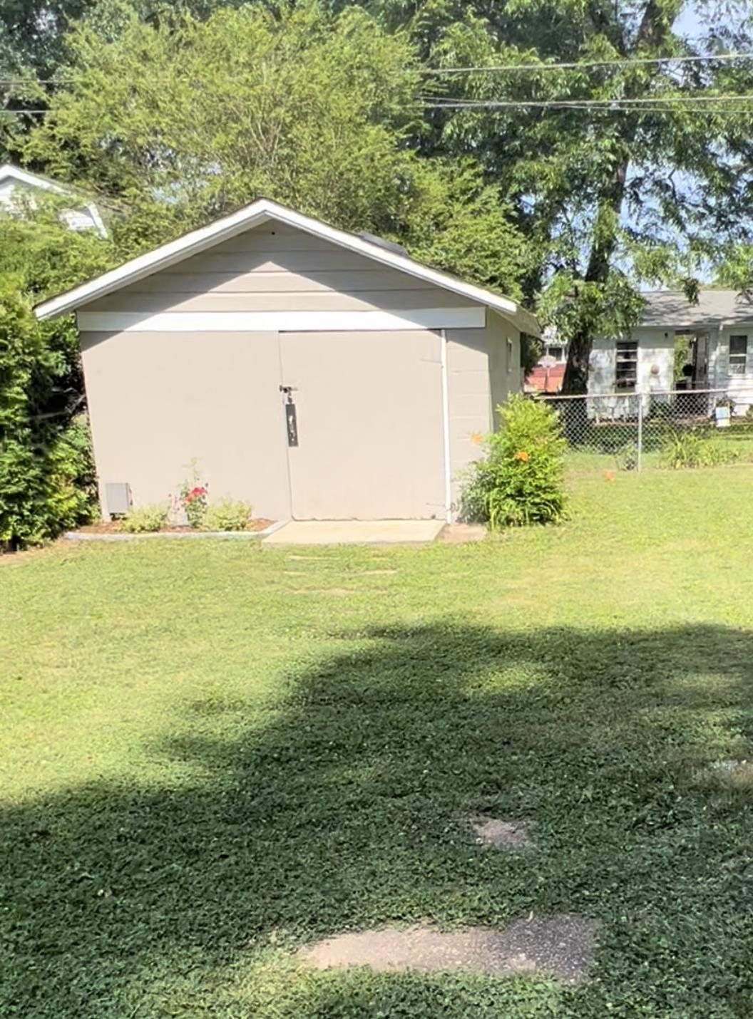 111 S Oakleaf Drive