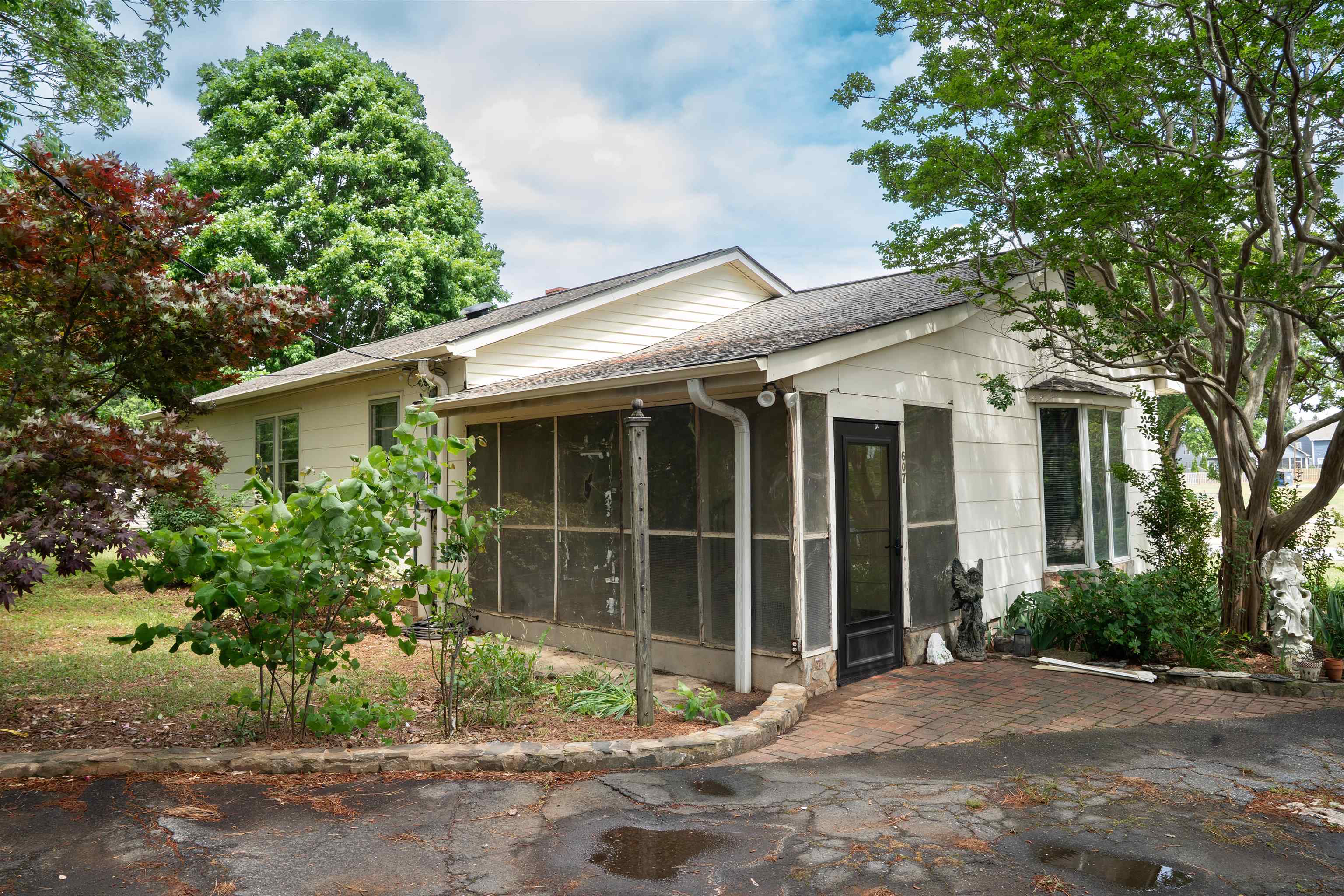 607 Vanney Circle