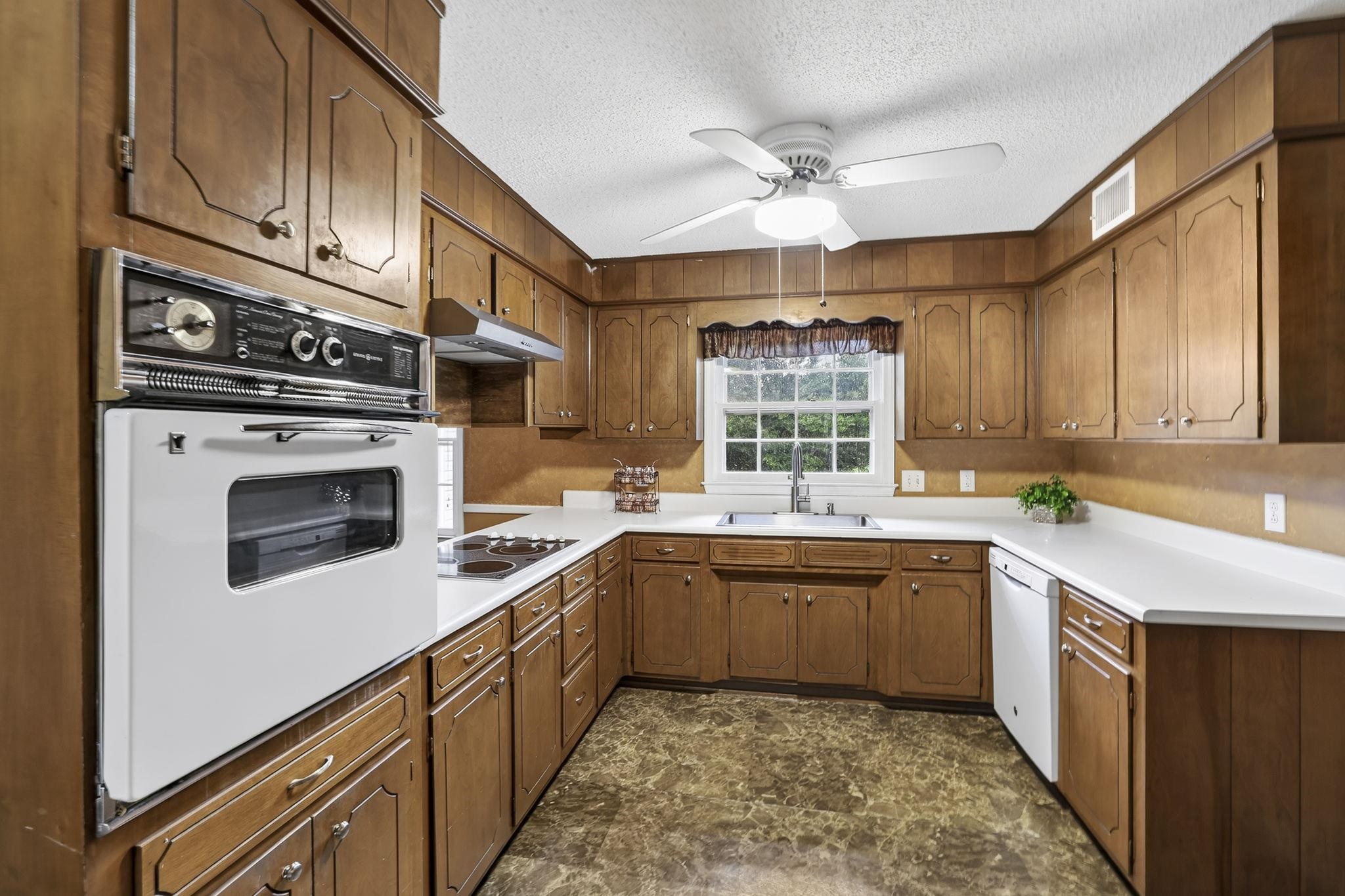 108 Sunline Place