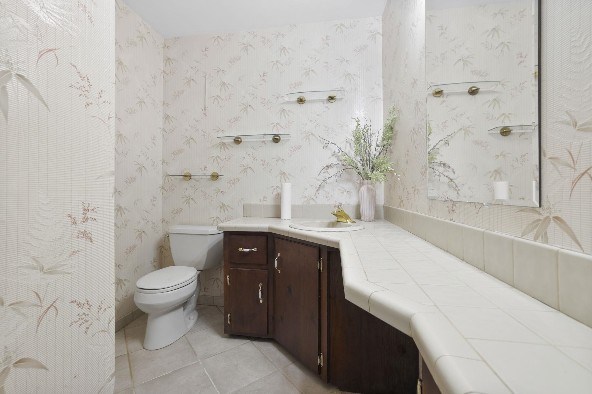 108 Sunline Place