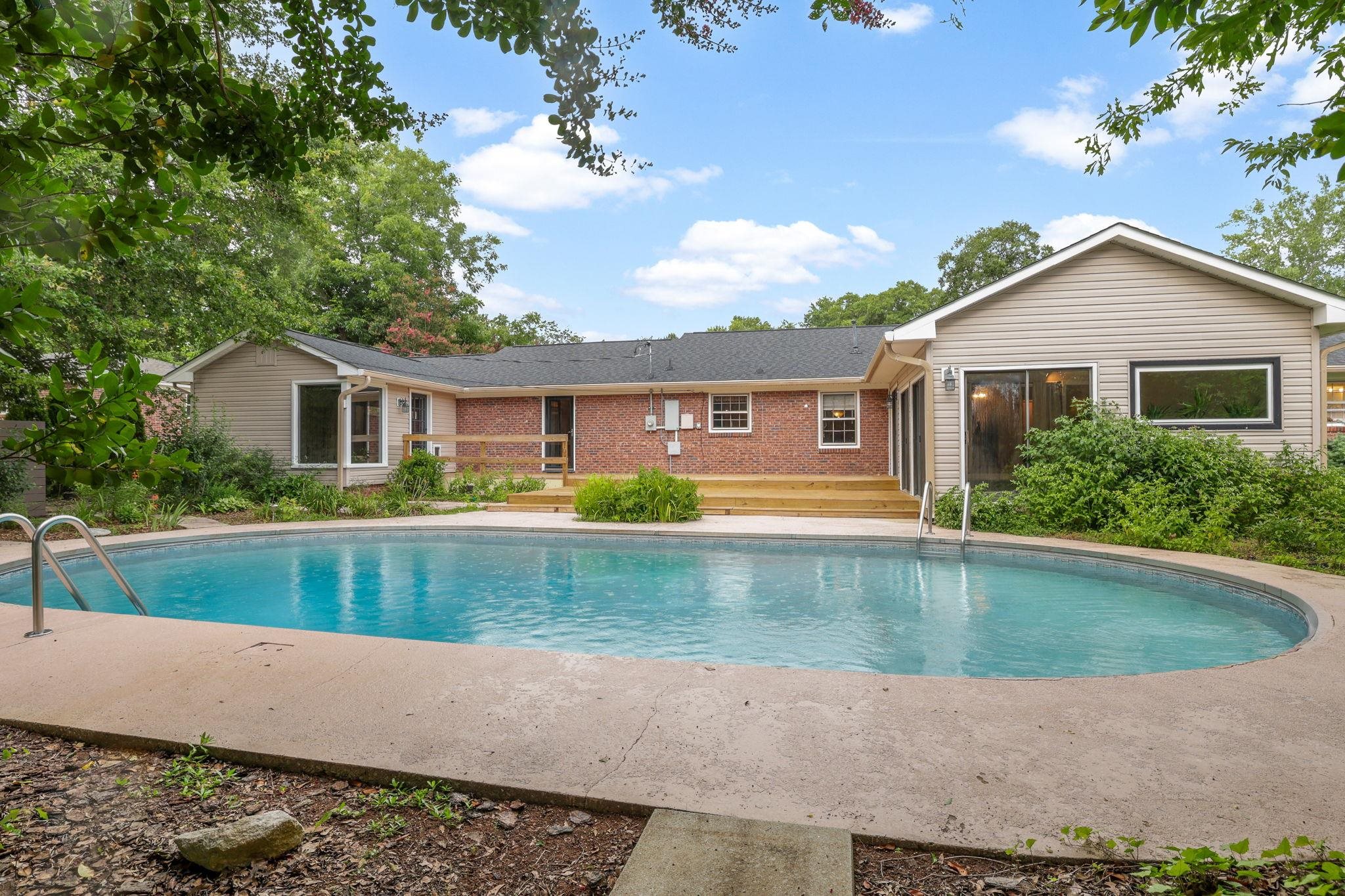 108 Sunline Place