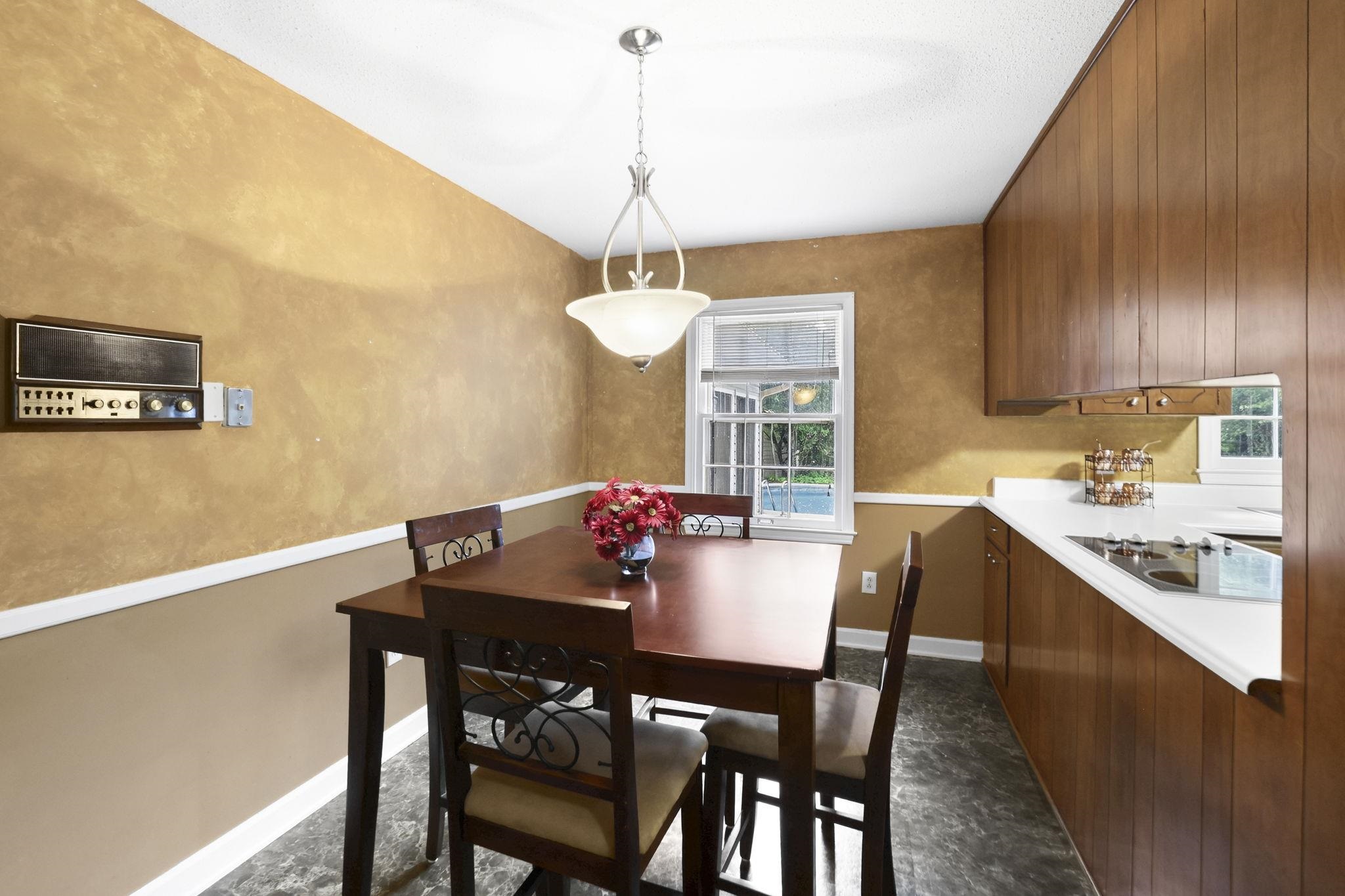 108 Sunline Place
