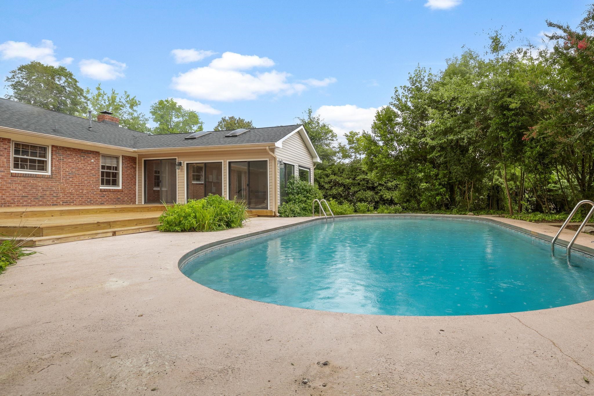 108 Sunline Place