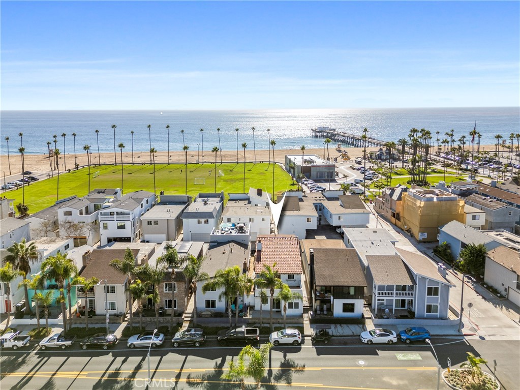 907 E Balboa Boulevard