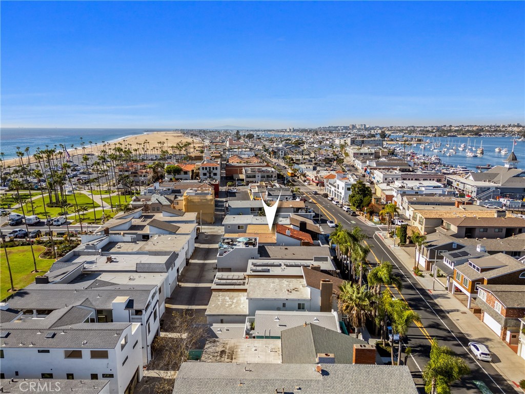 907 E Balboa Boulevard