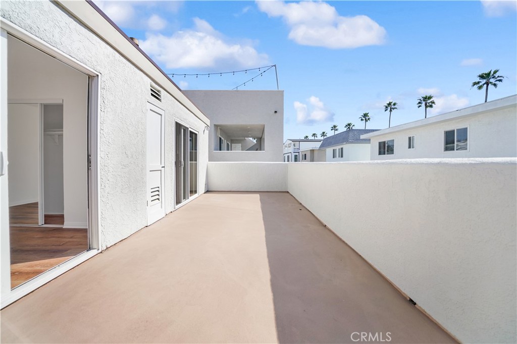 907 E Balboa Boulevard