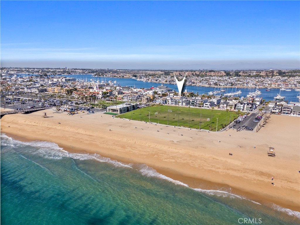 907 E Balboa Boulevard