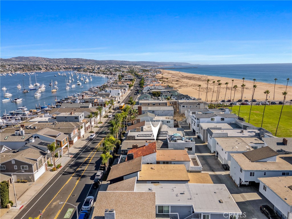 907 E Balboa Boulevard