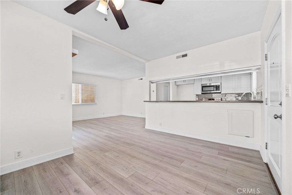 907 E Balboa Boulevard