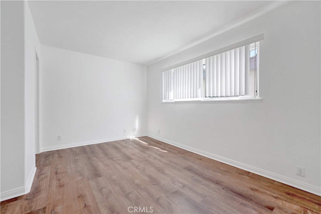 907 E Balboa Boulevard
