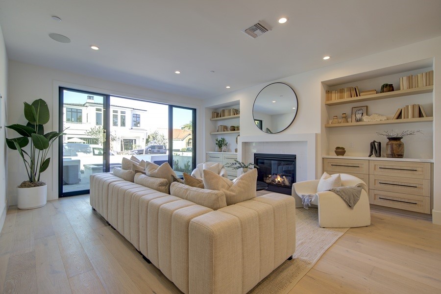310 Narcissus Avenue