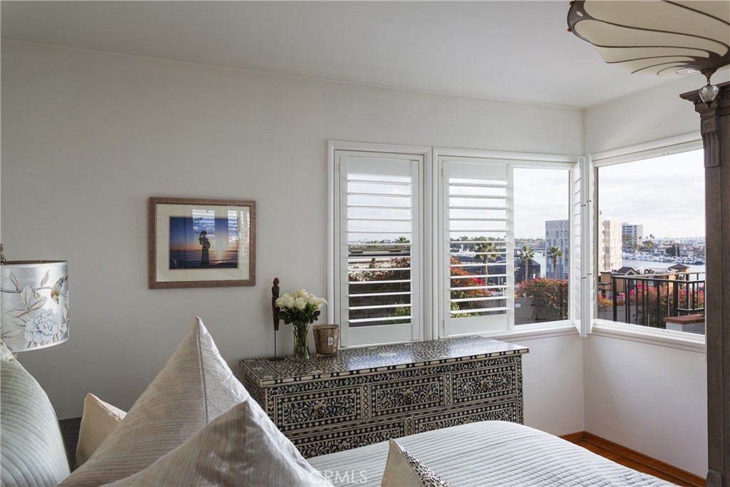 231 Santa Ana Avenue