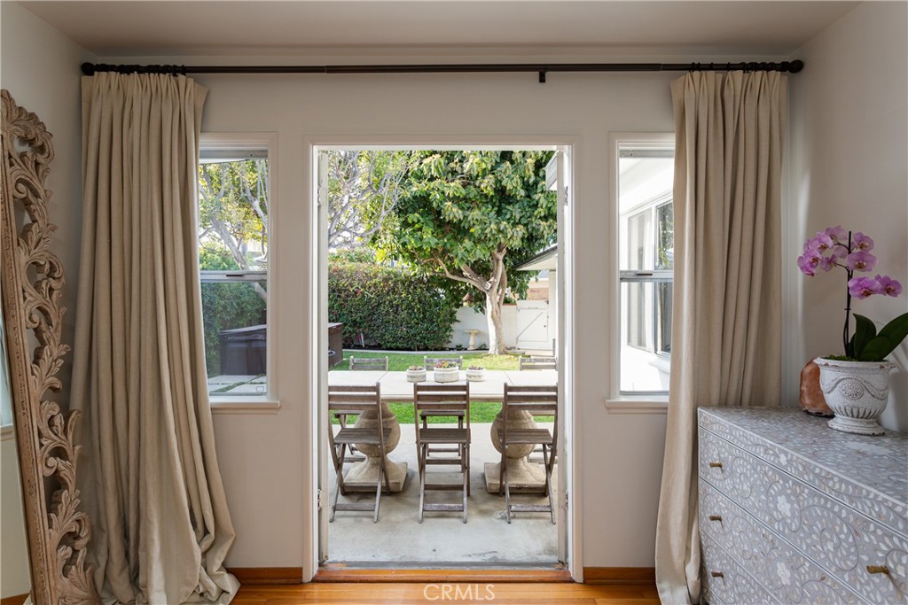 231 Santa Ana Avenue