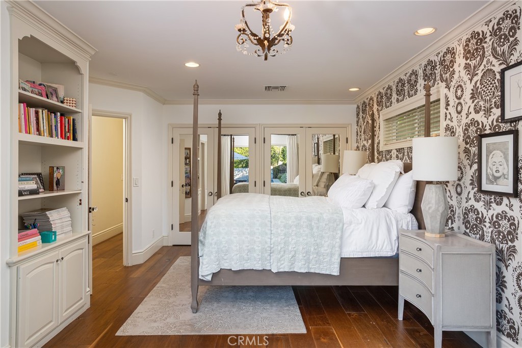 2400 Holly Lane