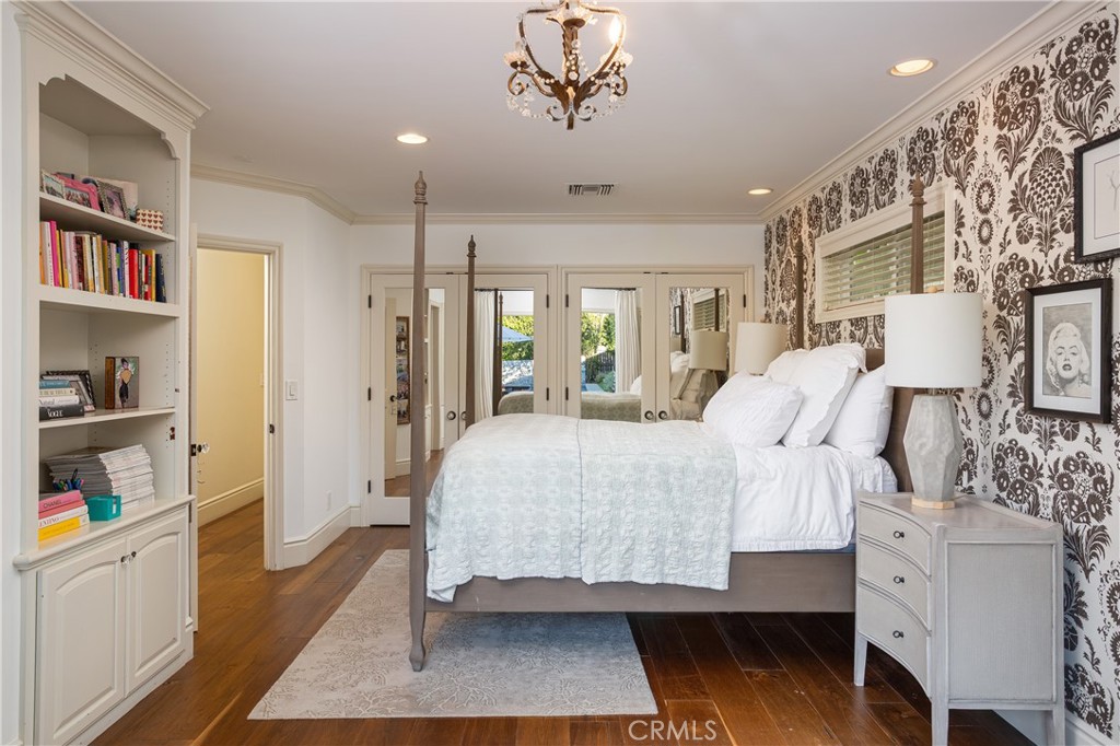 2400 Holly Lane