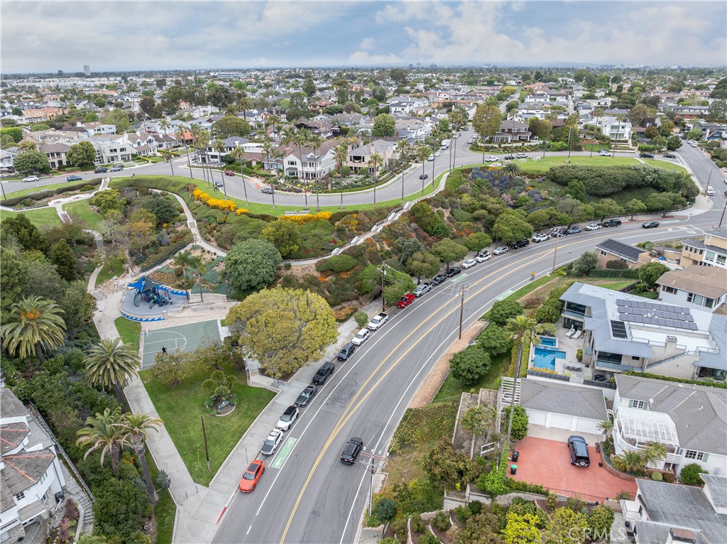 425 Tustin Avenue