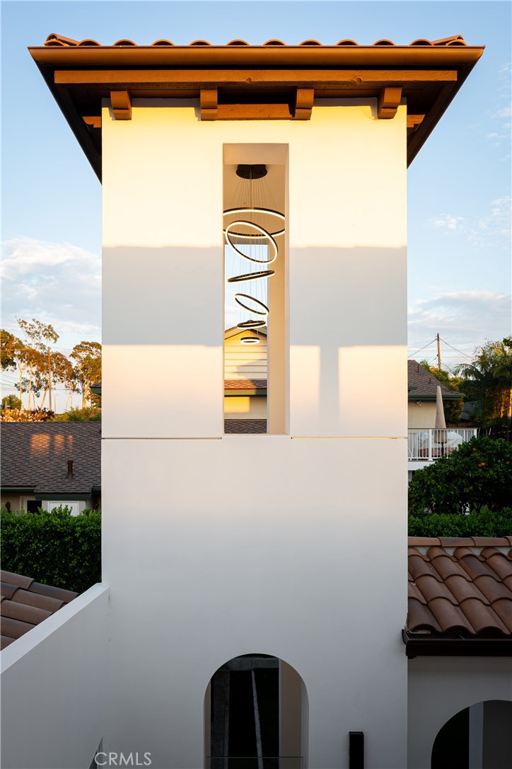 375 Santa Isabel Avenue