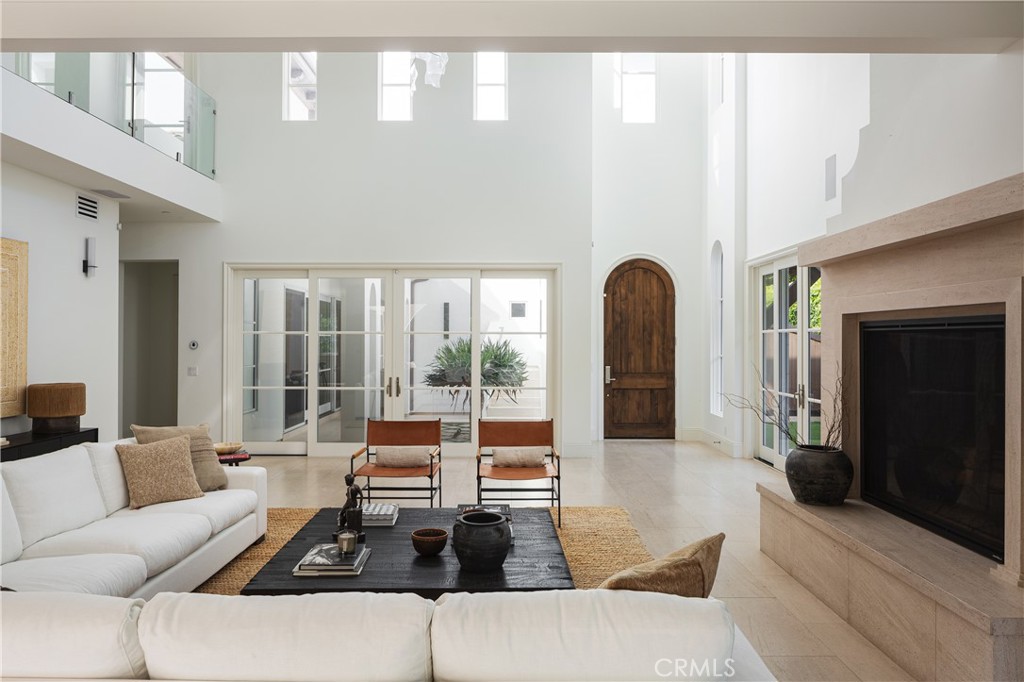 375 Santa Isabel Avenue