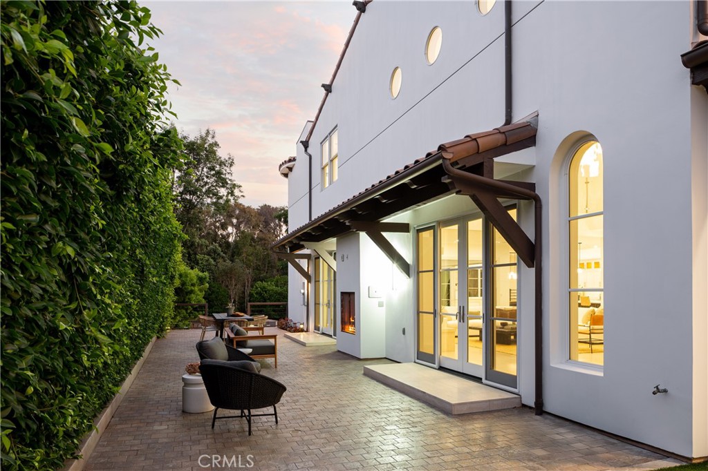 375 Santa Isabel Avenue