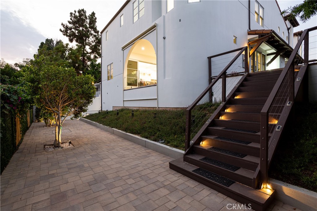 375 Santa Isabel Avenue