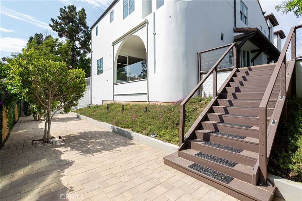 375 Santa Isabel Avenue