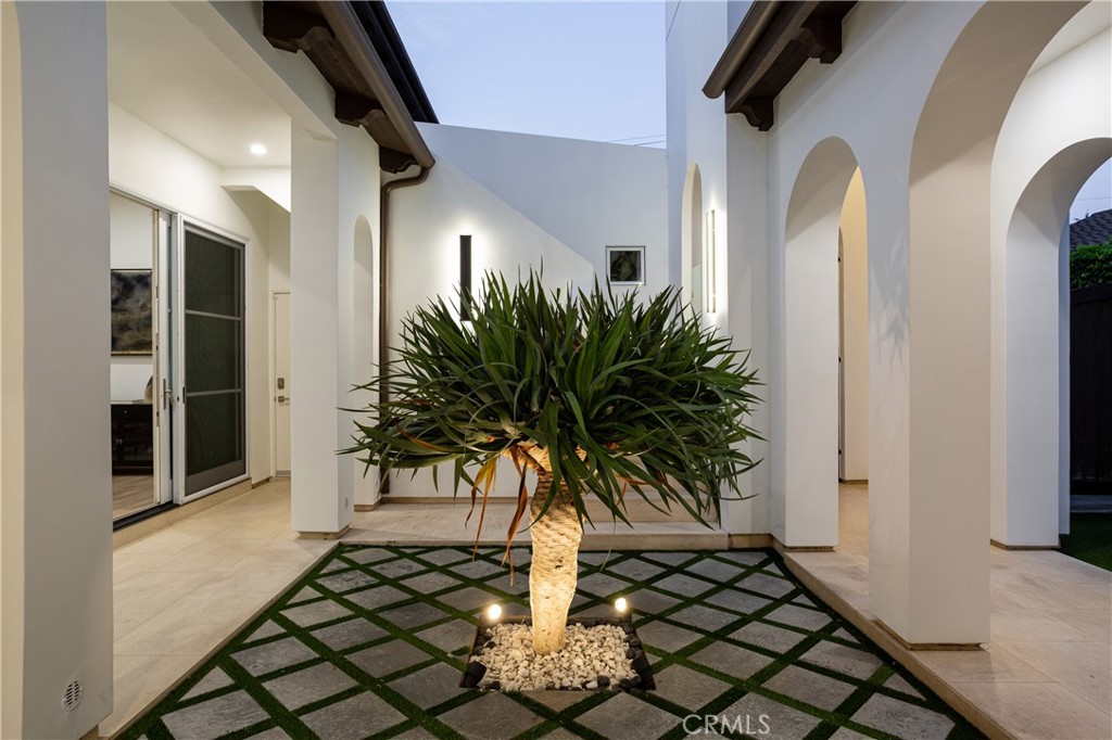 375 Santa Isabel Avenue