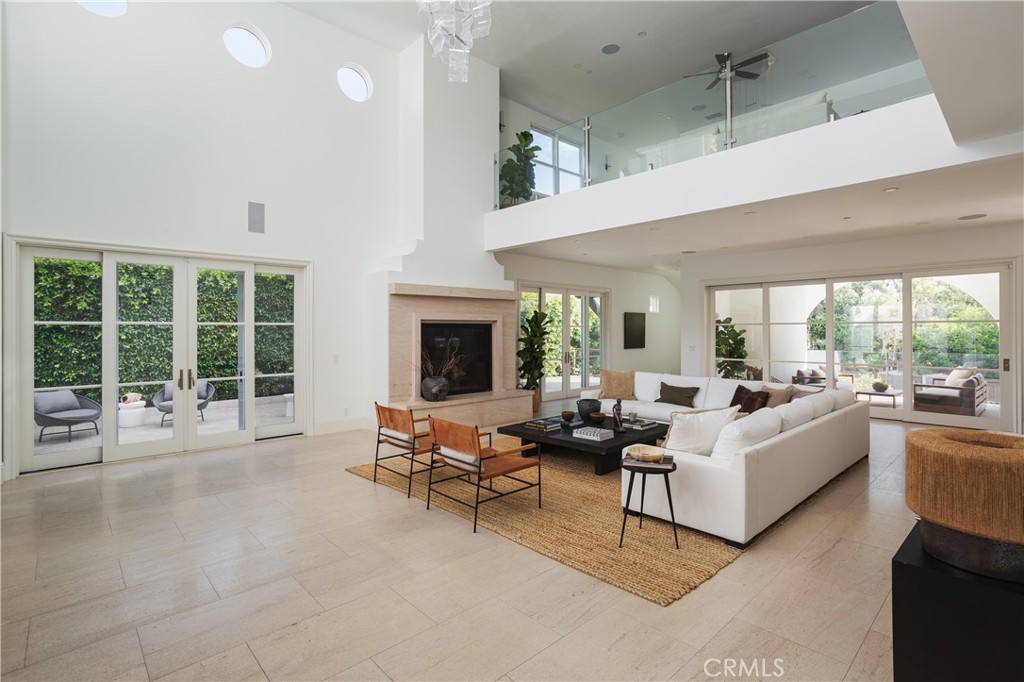 375 Santa Isabel Avenue