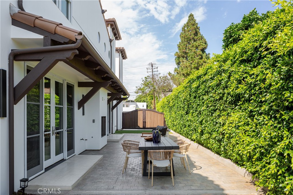375 Santa Isabel Avenue
