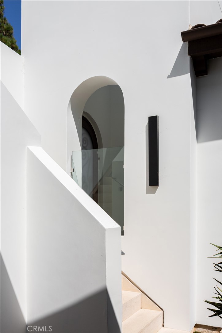 375 Santa Isabel Avenue