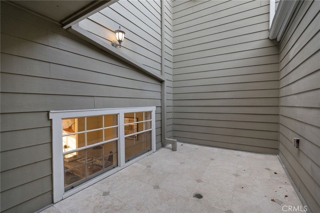 2703 Hillside Drive 36