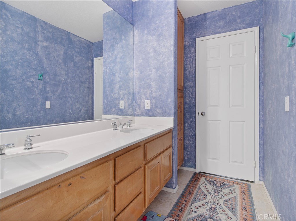 1012 1012 S Silver Star