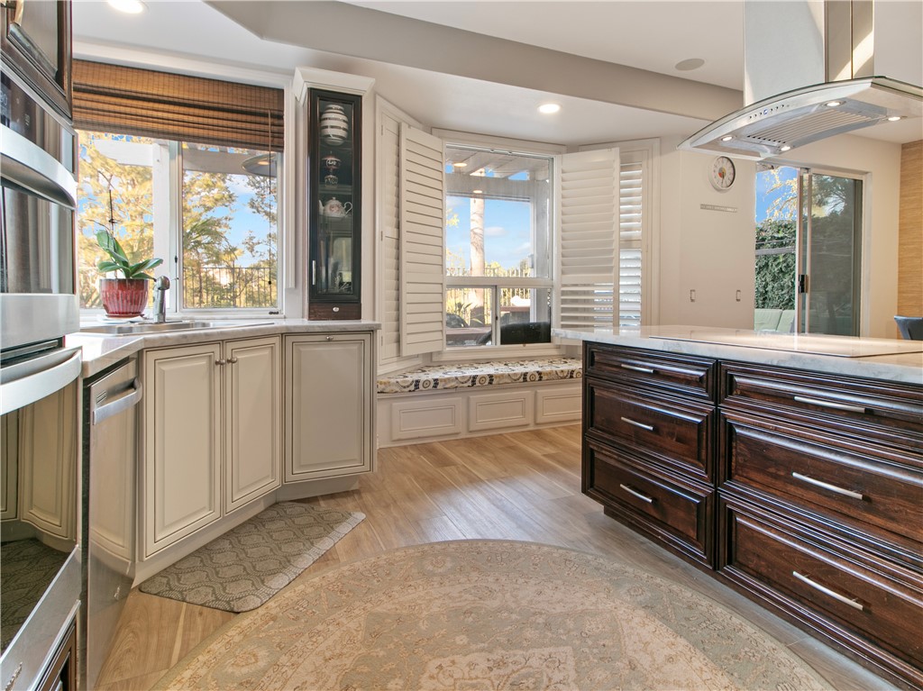 1012 1012 S Silver Star