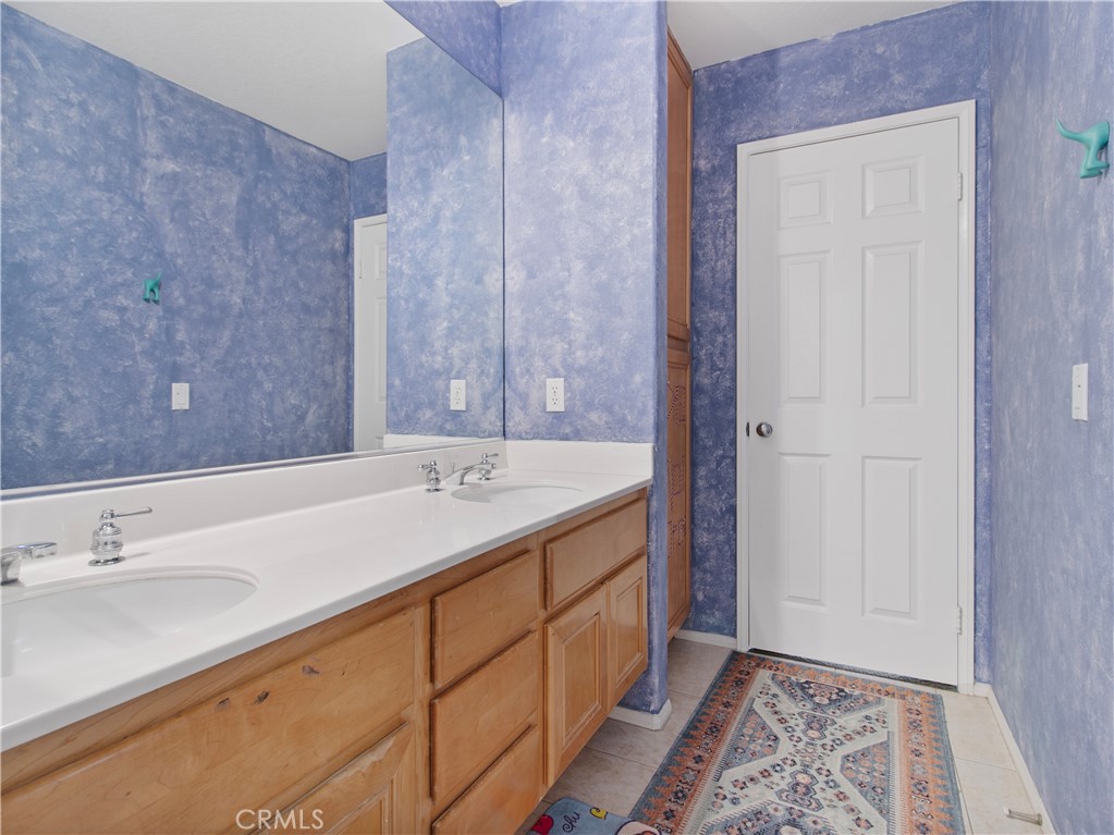 1012 1012 S Silver Star