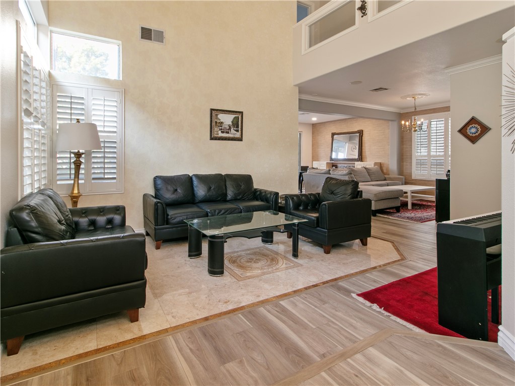 1012 1012 S Silver Star