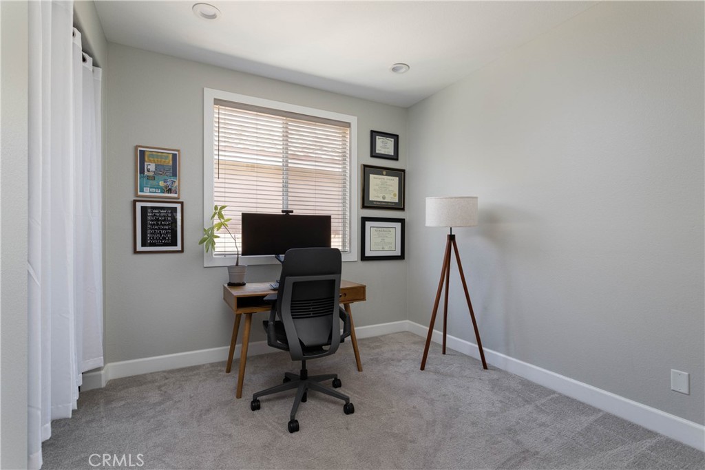 21431 Silvertree