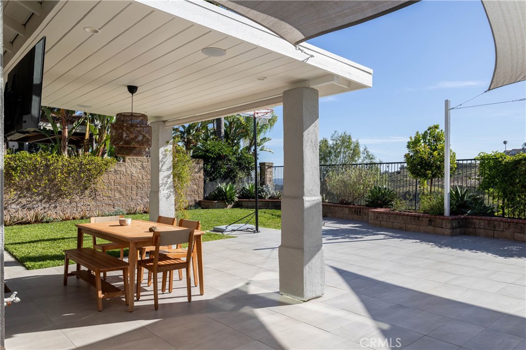 21431 Silvertree