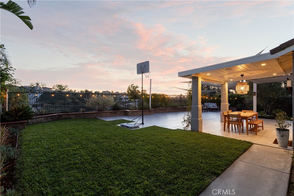 21431 Silvertree